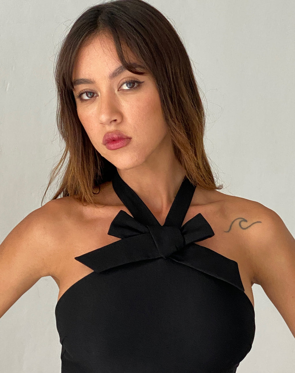 Parvat Minikleid mit Schleife und Neckholder-Ausschnitt