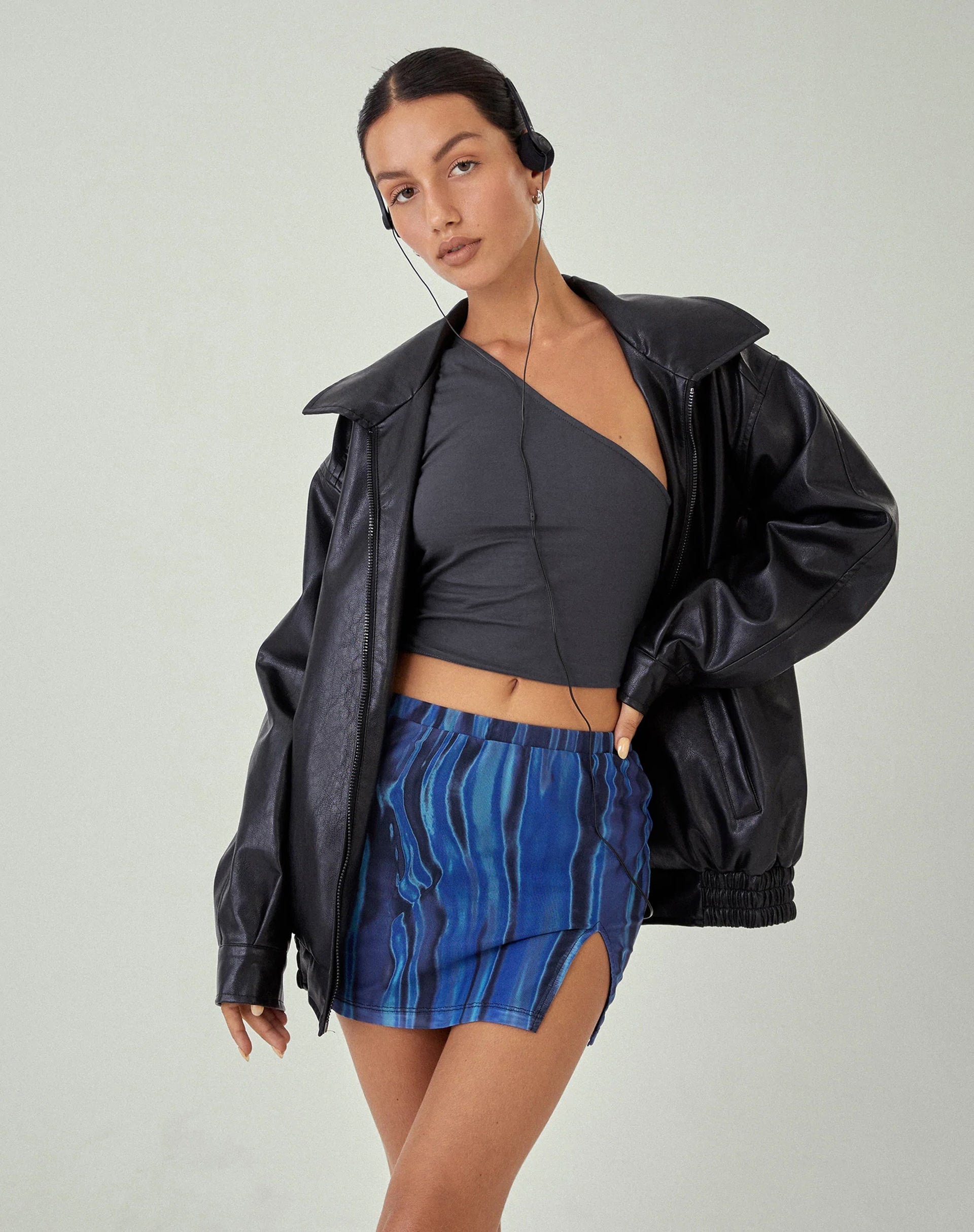 Bild von MOTEL X JACQUIE Bay One Shoulder Top in Ocean Storm
