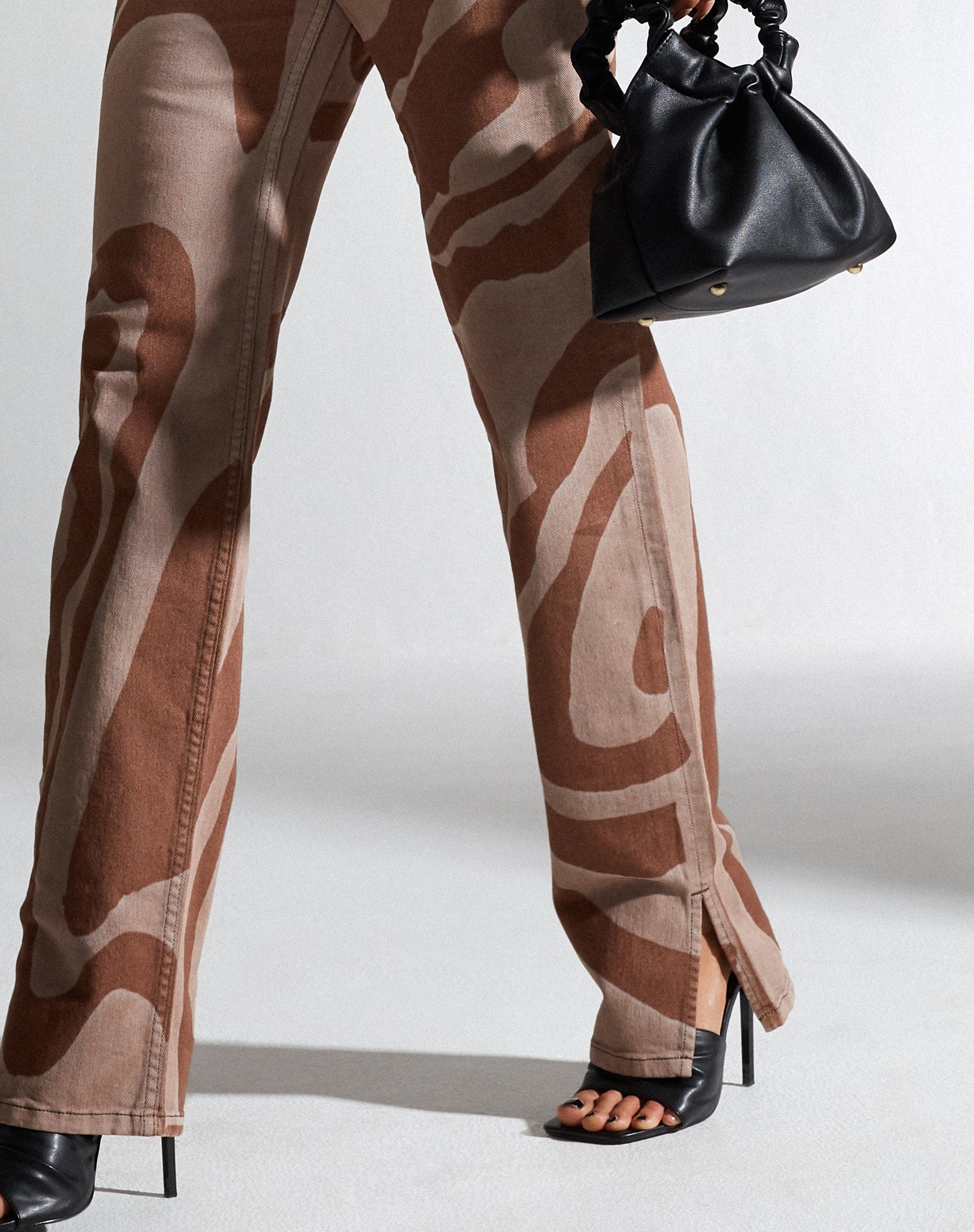 Bild von MOTEL X IRIS Straight Leg Jeans in Laser Swirl Braun