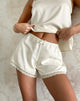 Bild von Deba Micro Shorts aus Satin in Elfenbein