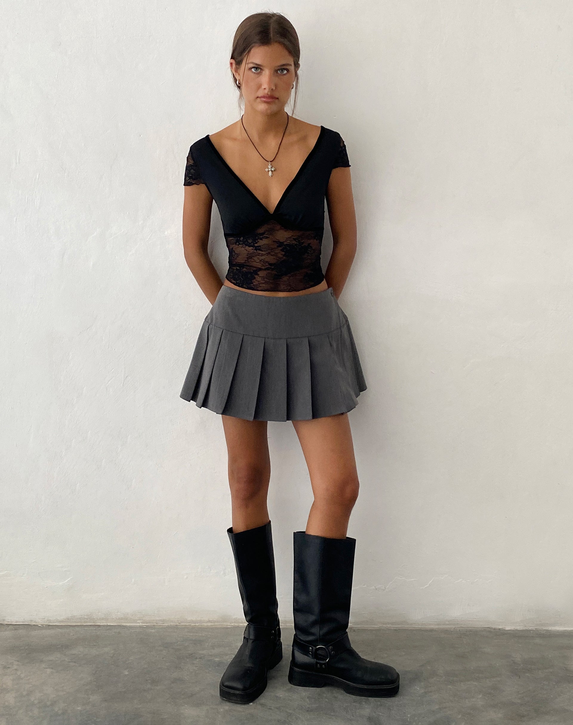 Image of Prili Top mit tiefem Ausschnitt aus Spitze Schwarz