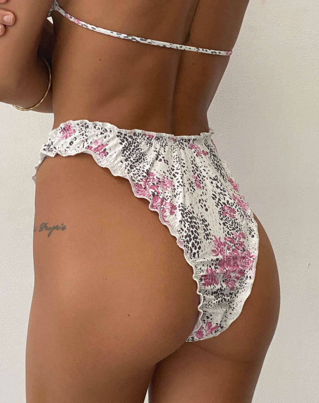 Veroly Bikiniunterteil aus weißem Dschungelblumenprint