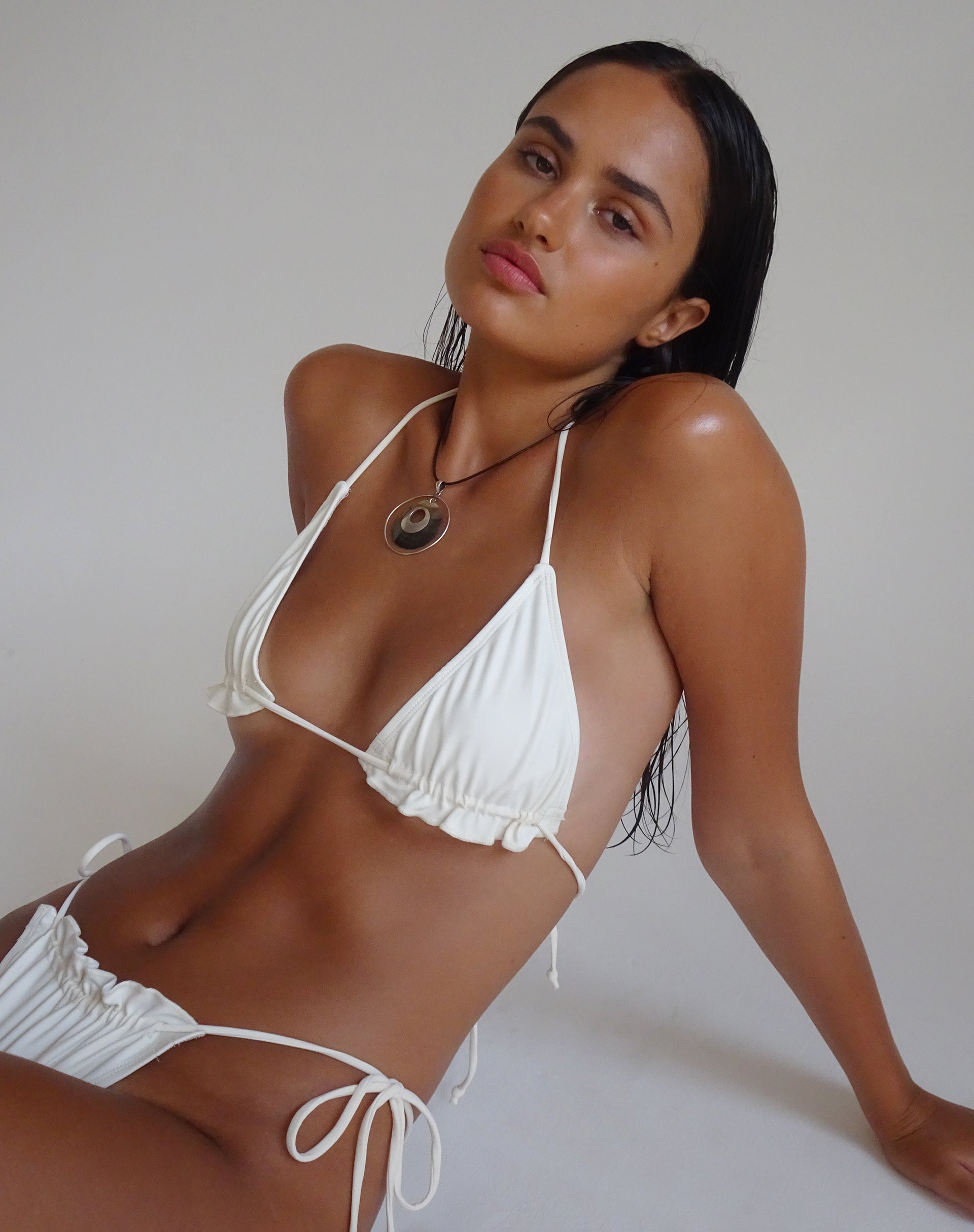 Bild von Purna Rüschen-Bikinioberteil in Creme