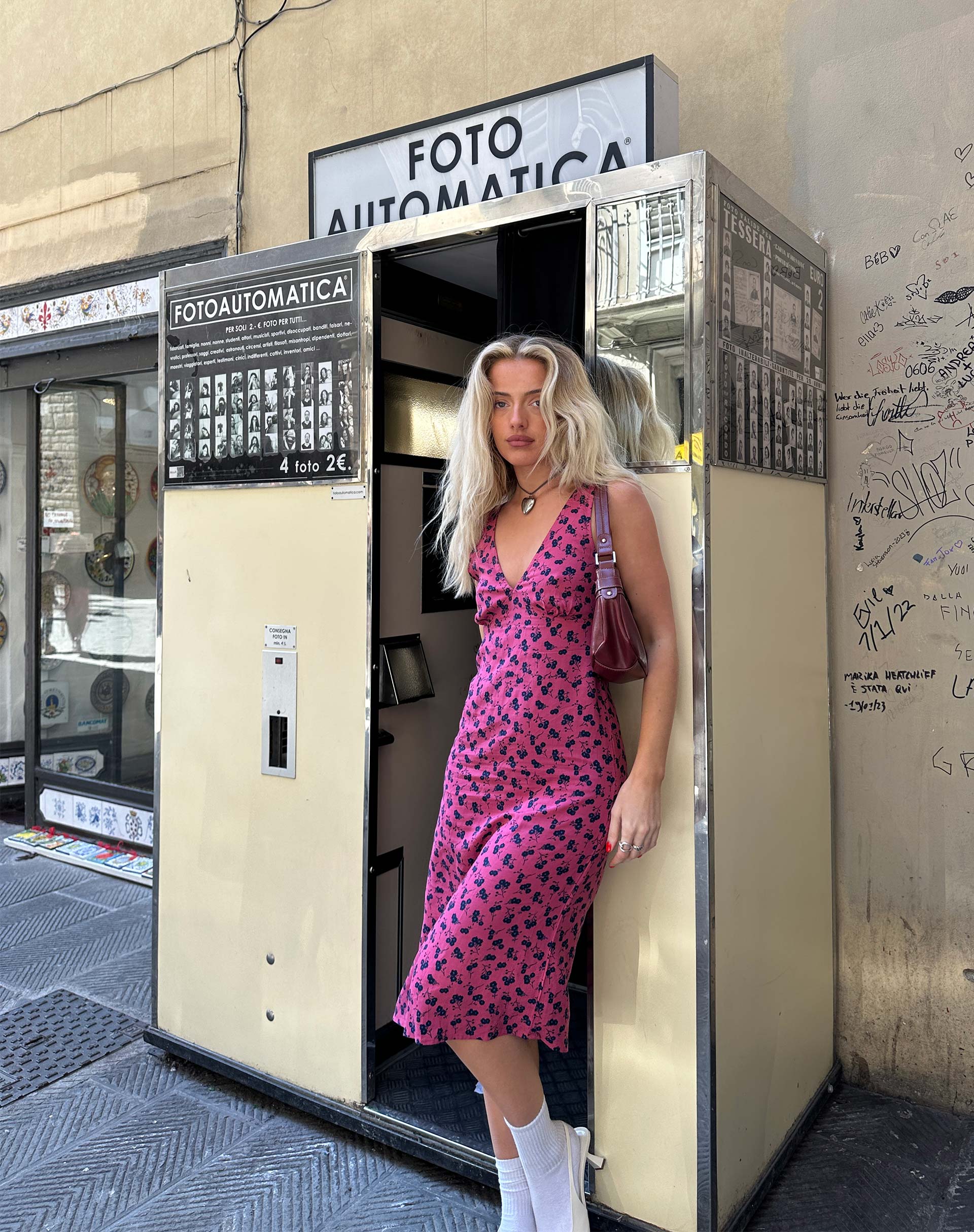 Bild von Lieva Midikleid in Himbeere geblümt