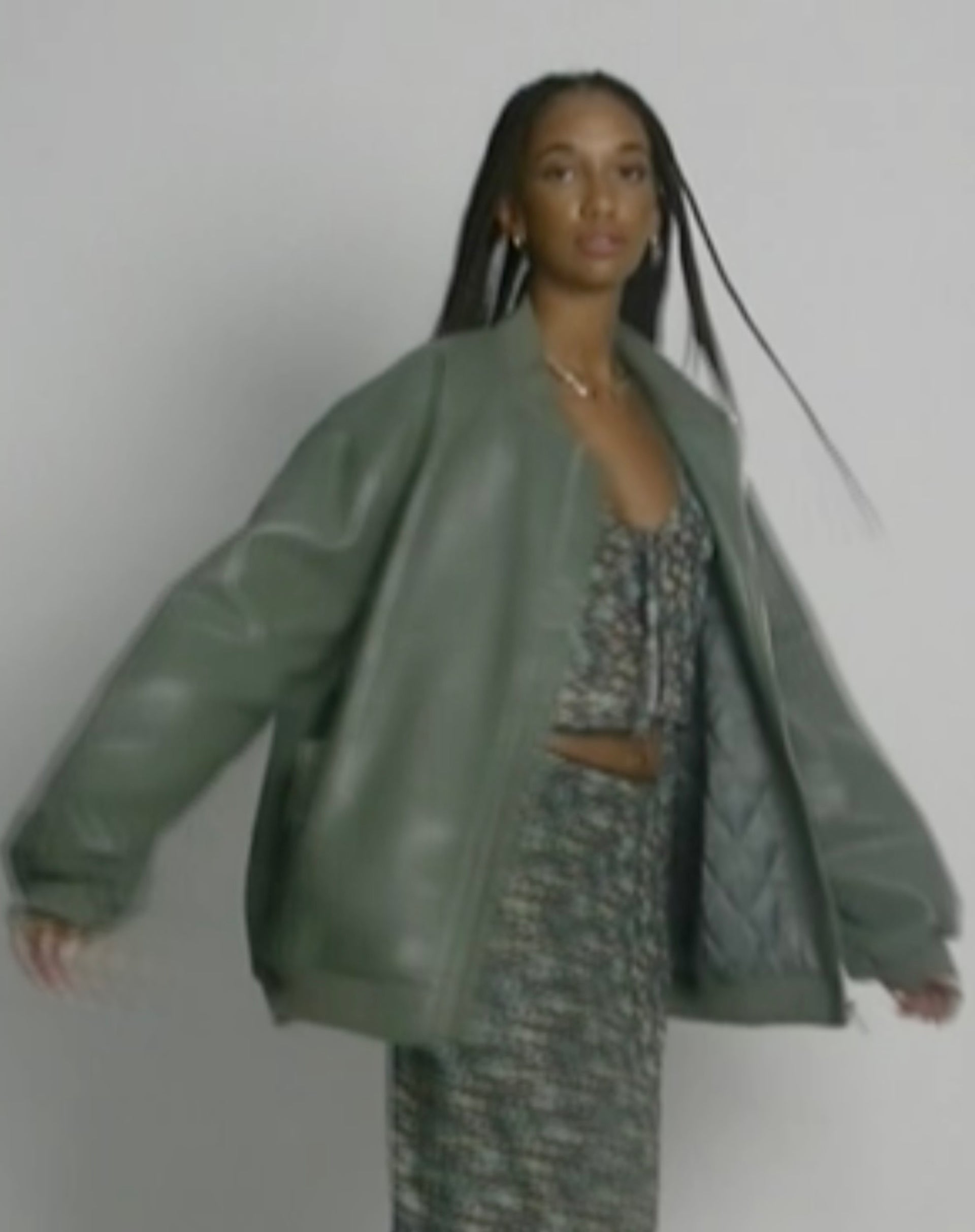 Abbildung der Benta Jacke in PU Olive