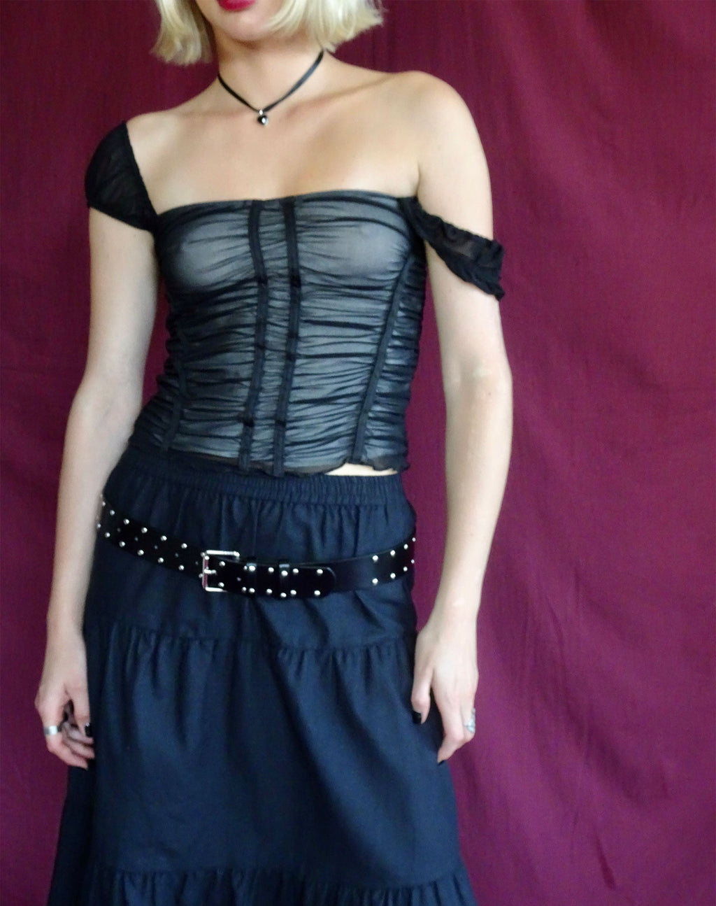 Dinar Crop Top aus schwarzem Mesh