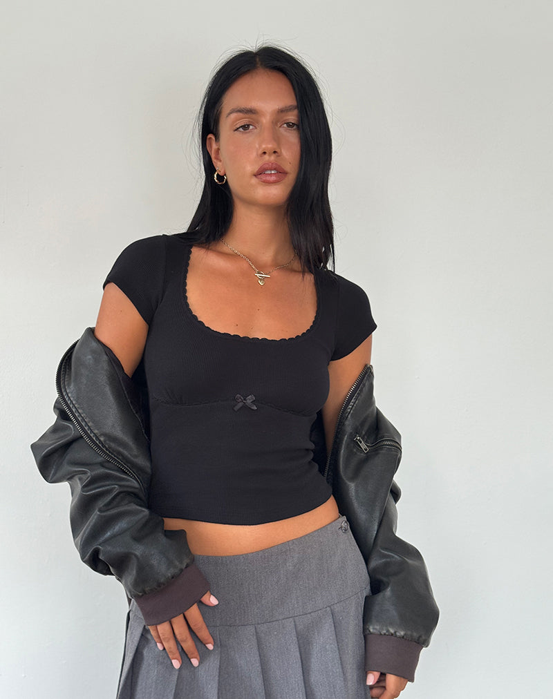 Rada Top in Rippe Schwarz