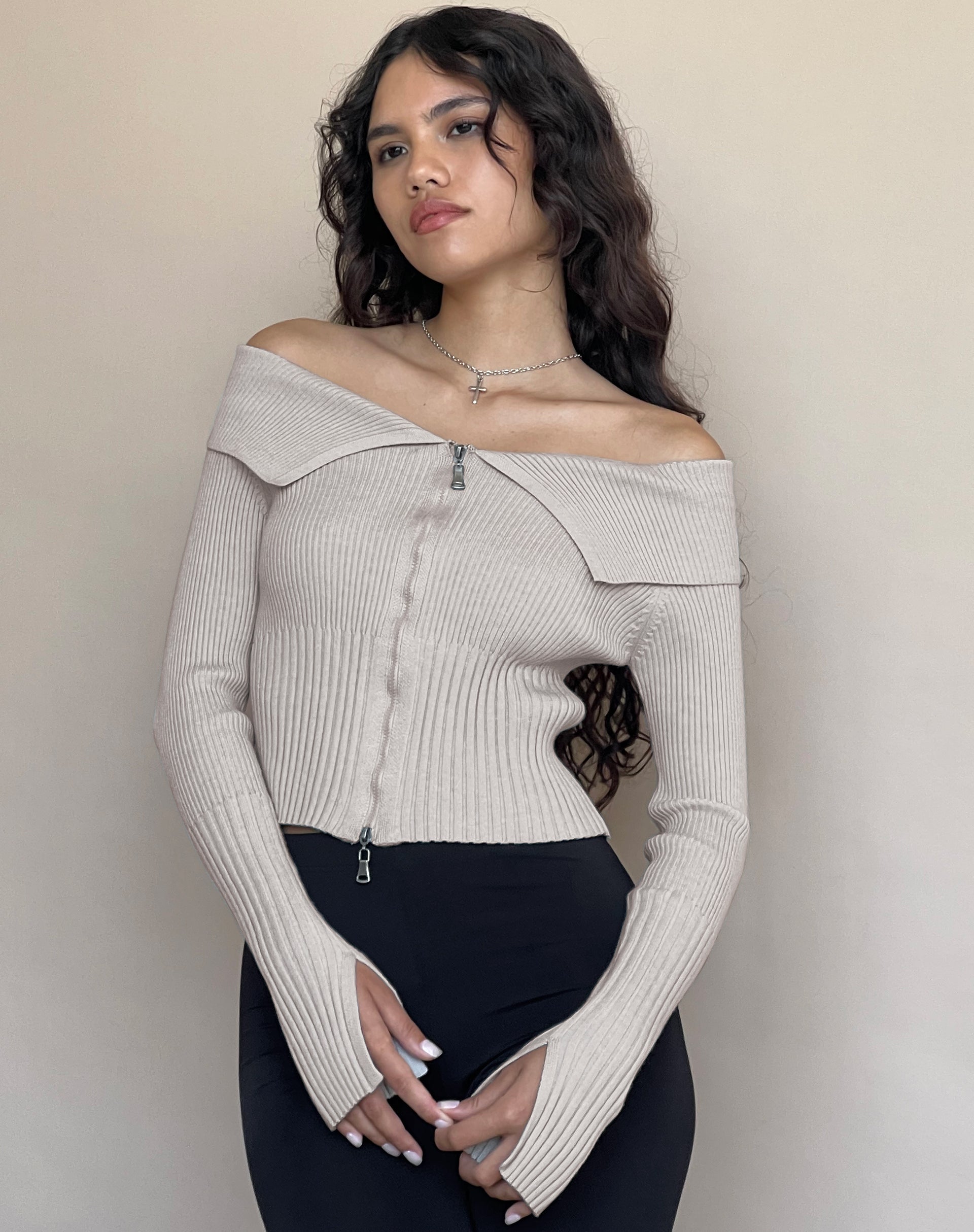 Image of Radia Long Sleeve Off-Shoulder Zip Thru Pullover in Hellgrau
