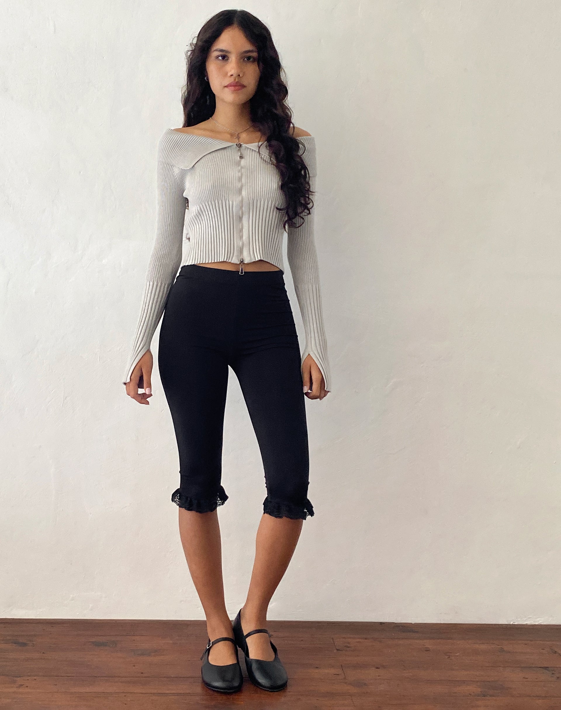 Image of Radia Long Sleeve Off-Shoulder Zip Thru Pullover in Hellgrau