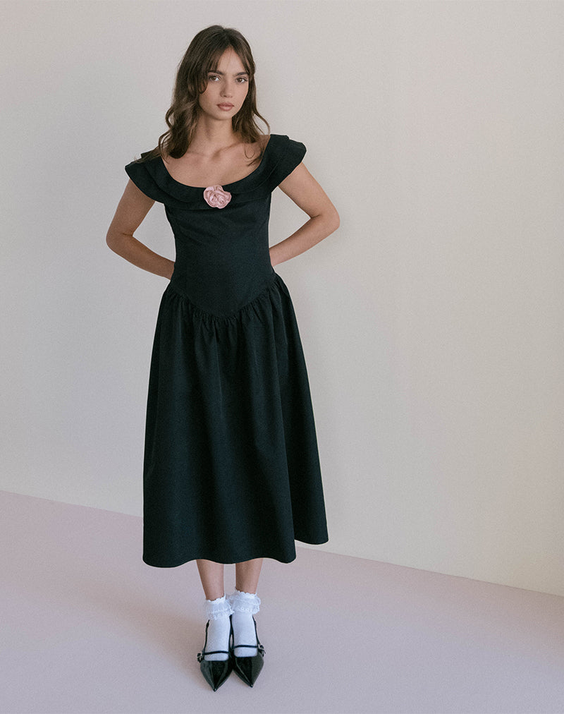 Radovan Midikleid in Schwarz
