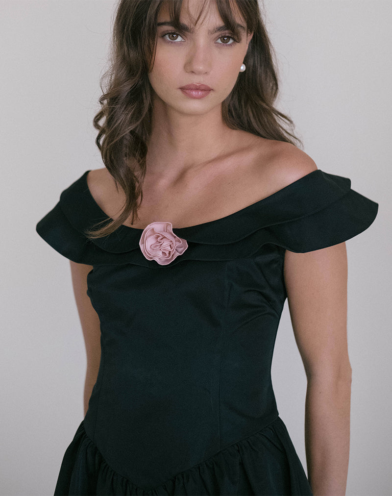 Radovan Midikleid in Schwarz