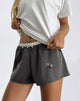 Image der Rata Shorts in Charcoal mit Blumenstickerei