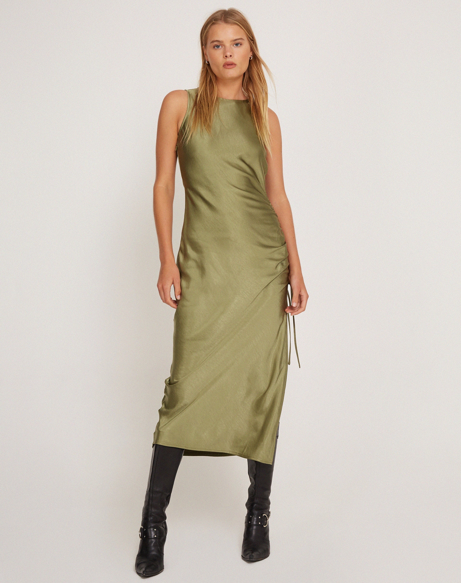 Bild von Raybu Gerafftes Midikleid aus Satin in Oliv