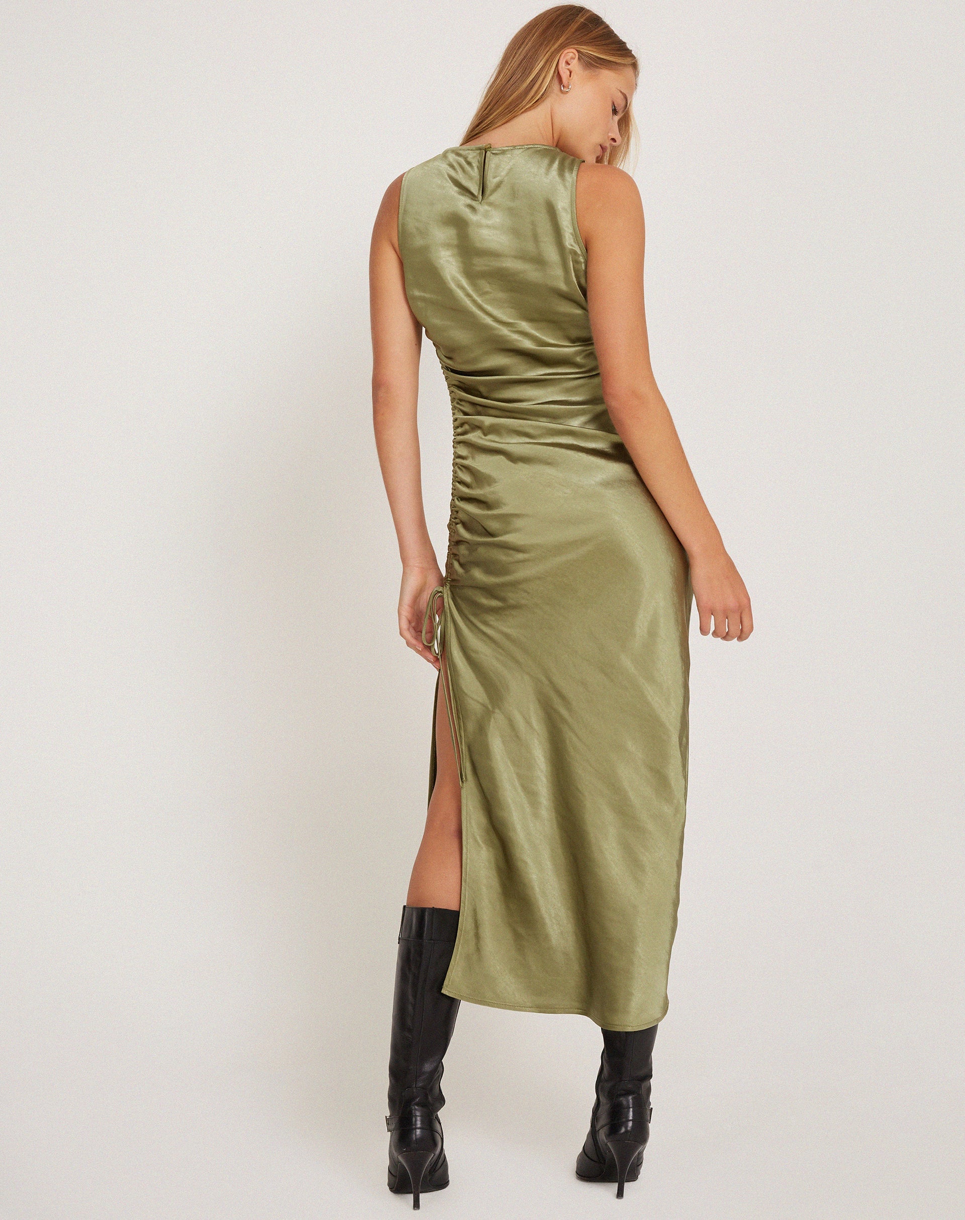 Bild von Raybu Gerafftes Midikleid aus Satin in Oliv