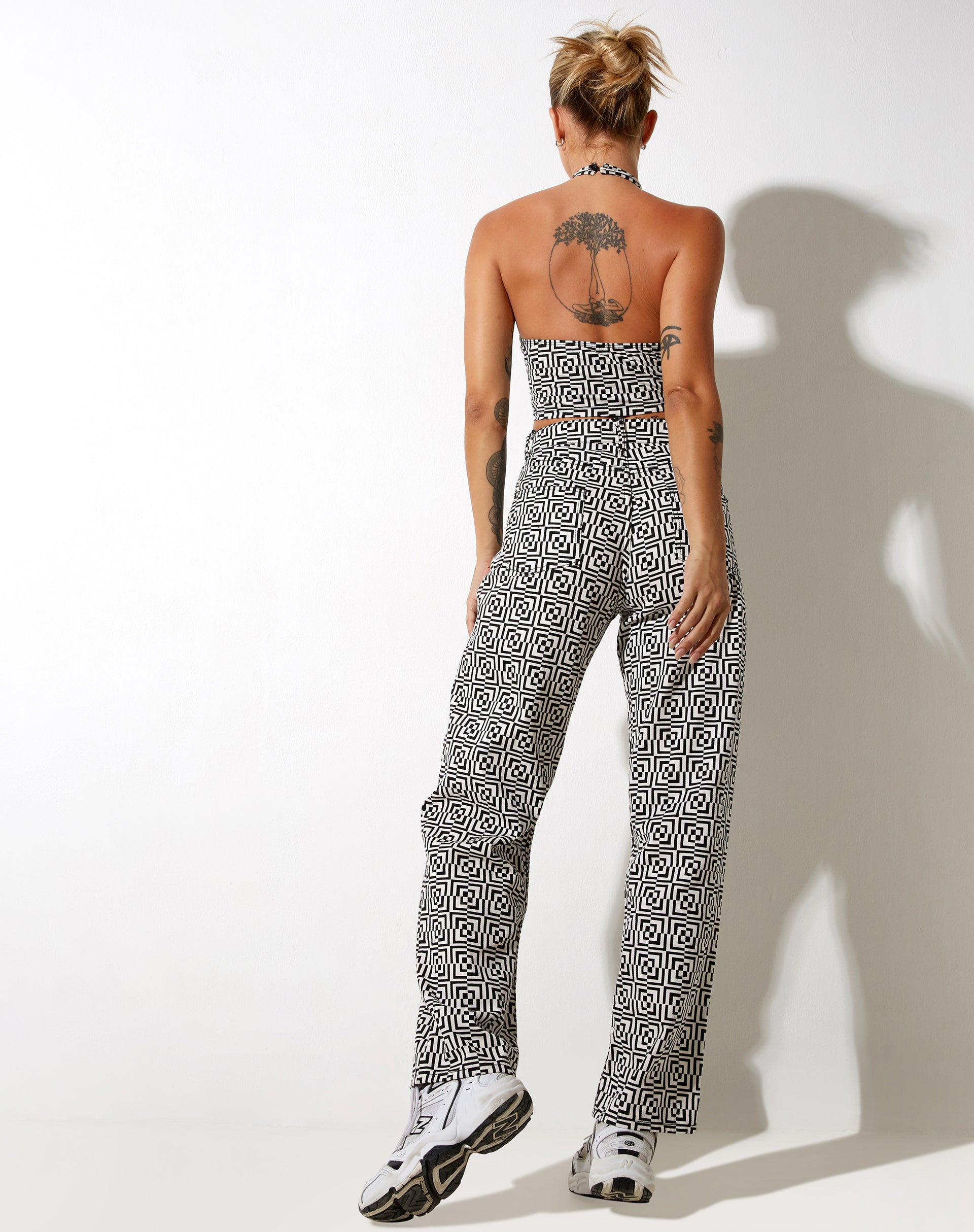 Bild von Reis Crop Top in Optic Square Schwarz und Weiß