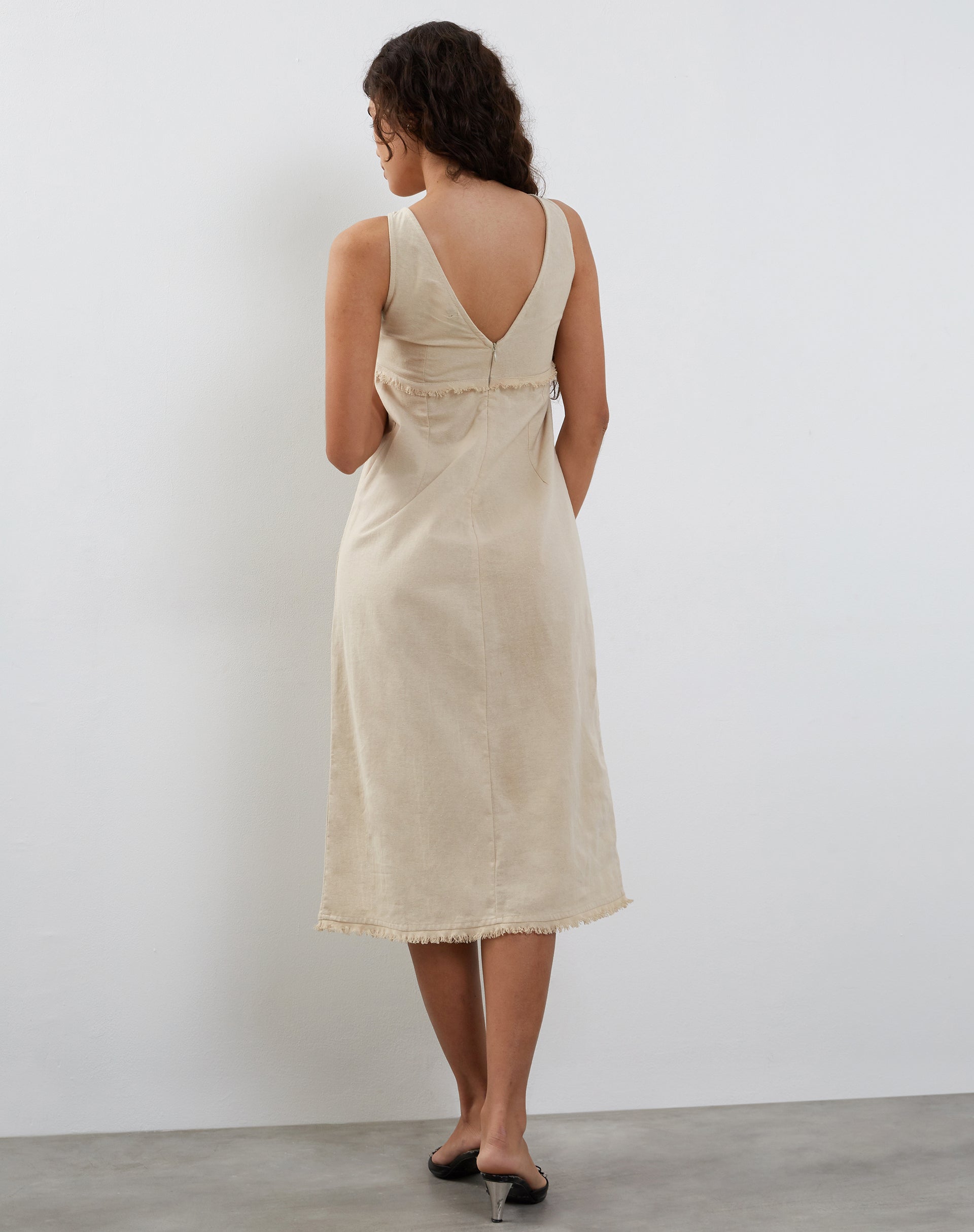 Image of Antari Midikleid aus Leinen in Ecru
