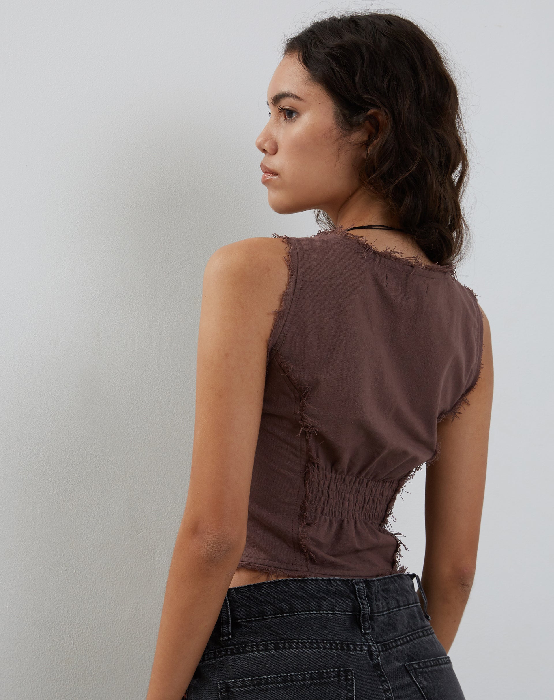 Bild von Ayara Button Up Cami Top in Deep Taupe
