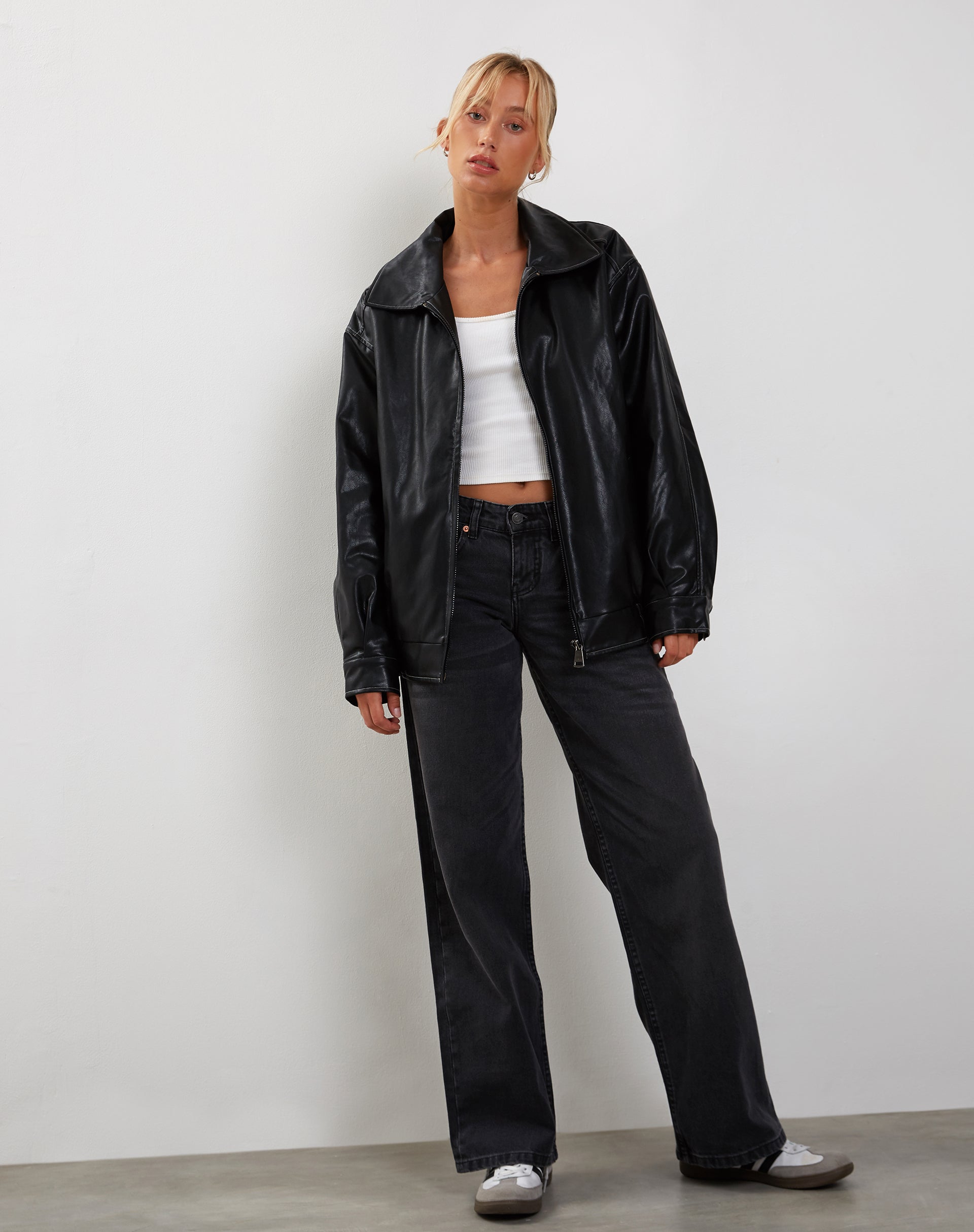 Image of Cavita Jacke in Schwarz mit grauer Steppnaht
