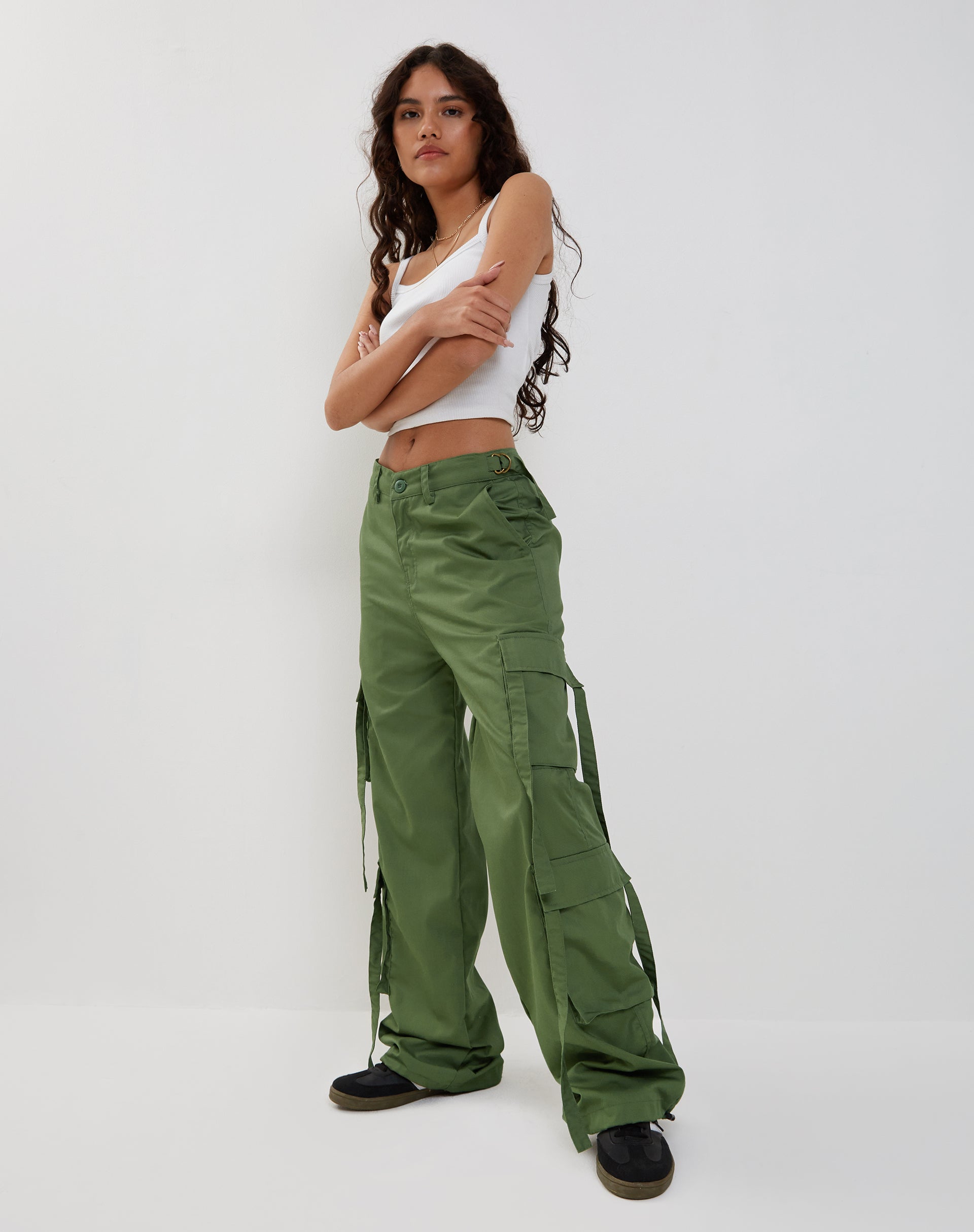 Bild der Edgar Wide Leg Cargo Trouser in Military Green