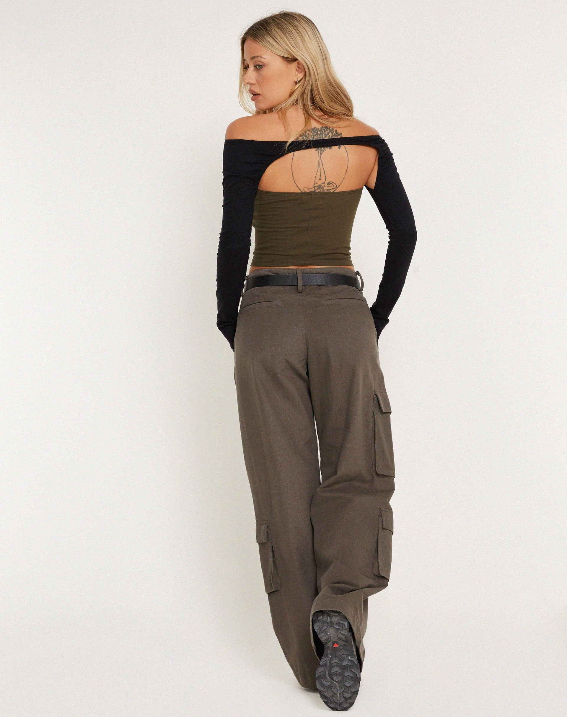 Bild von Eloa Shrug Top in Schwarz