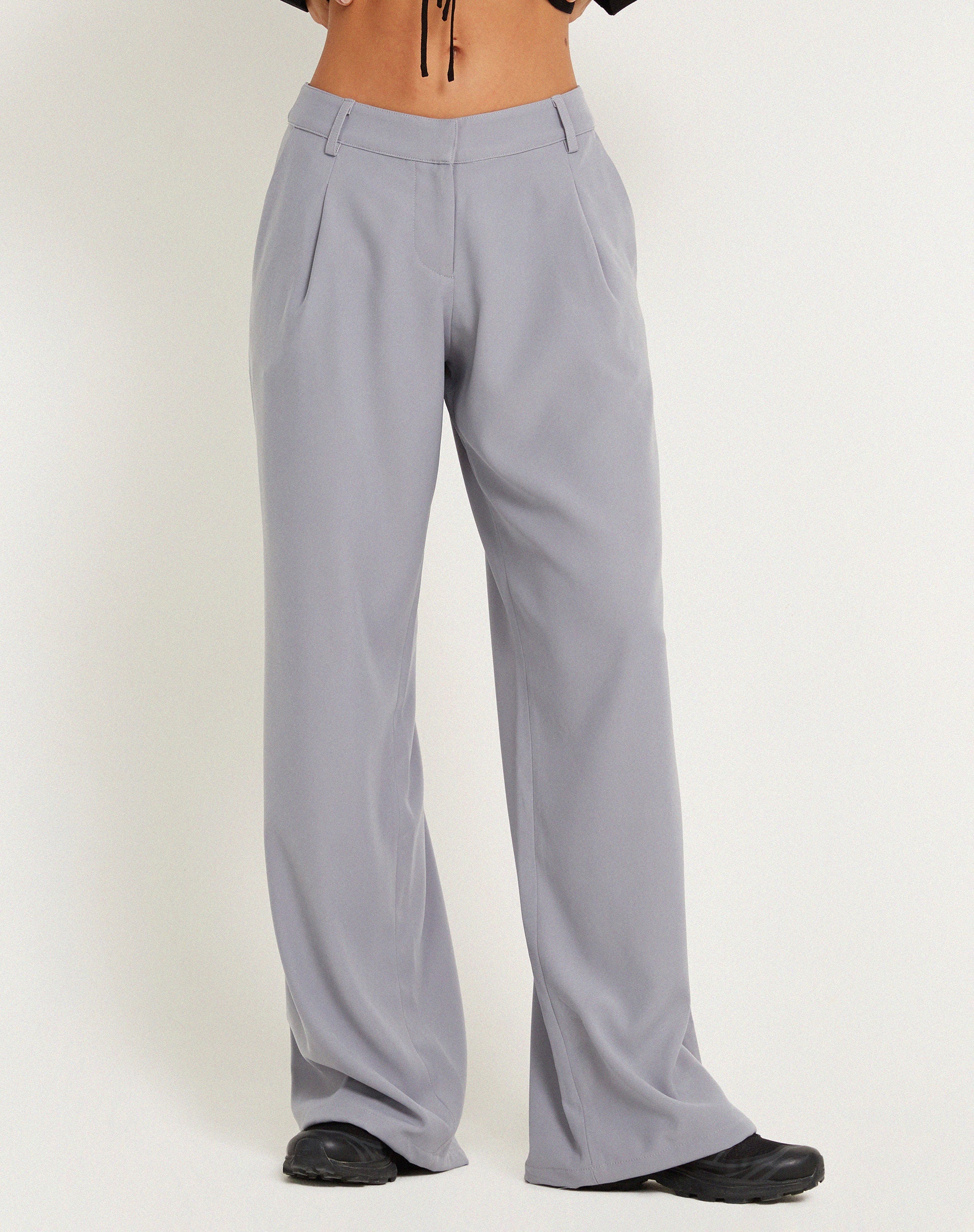 Abbildung der Hondra Wide Leg Trouser in Hellgrau