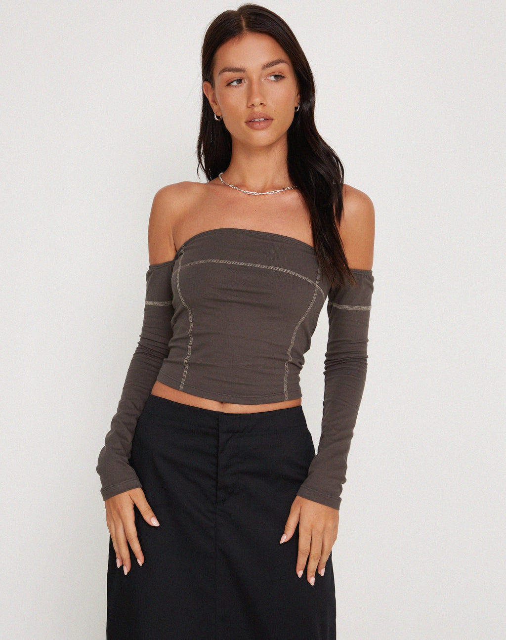 Lan Langarm-Top in Gunmetal mit grauer Steppnaht