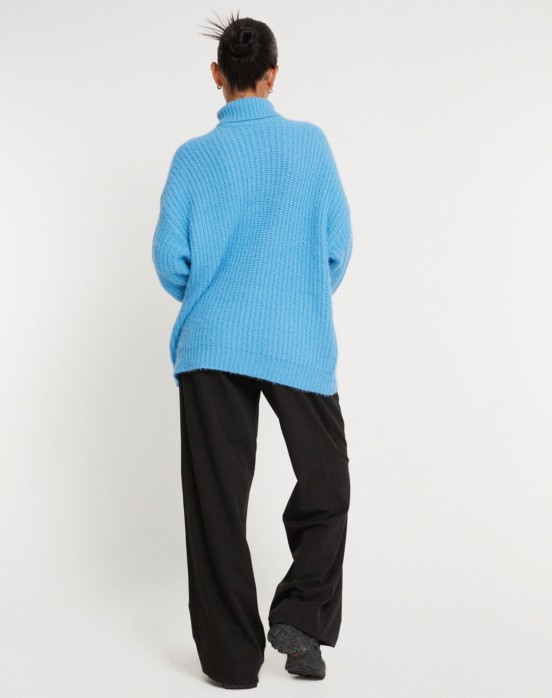 Abbildung des Mada Pullovers in Knit Blue