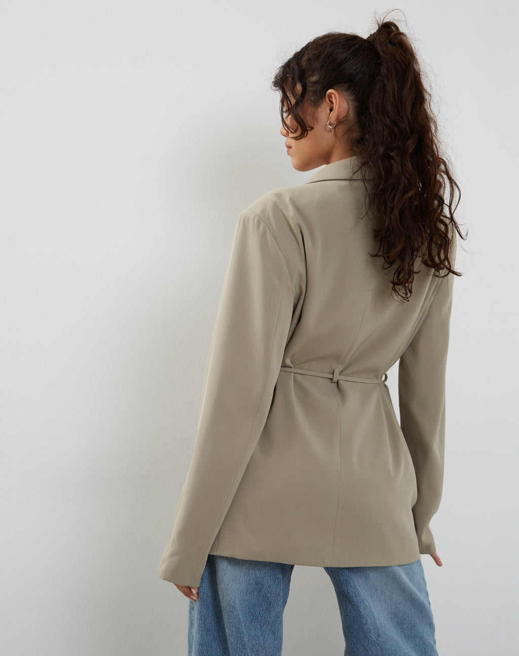 Mayta Blazer mit gebundener Taille in Tailoring Taupe