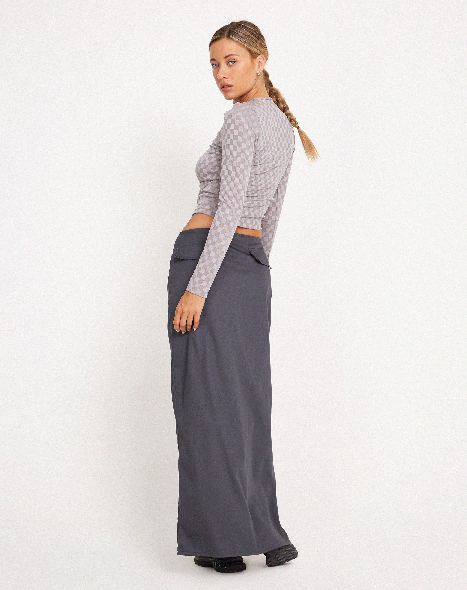 Image of Natari Langärmeliges Crop Top in Karo Grau