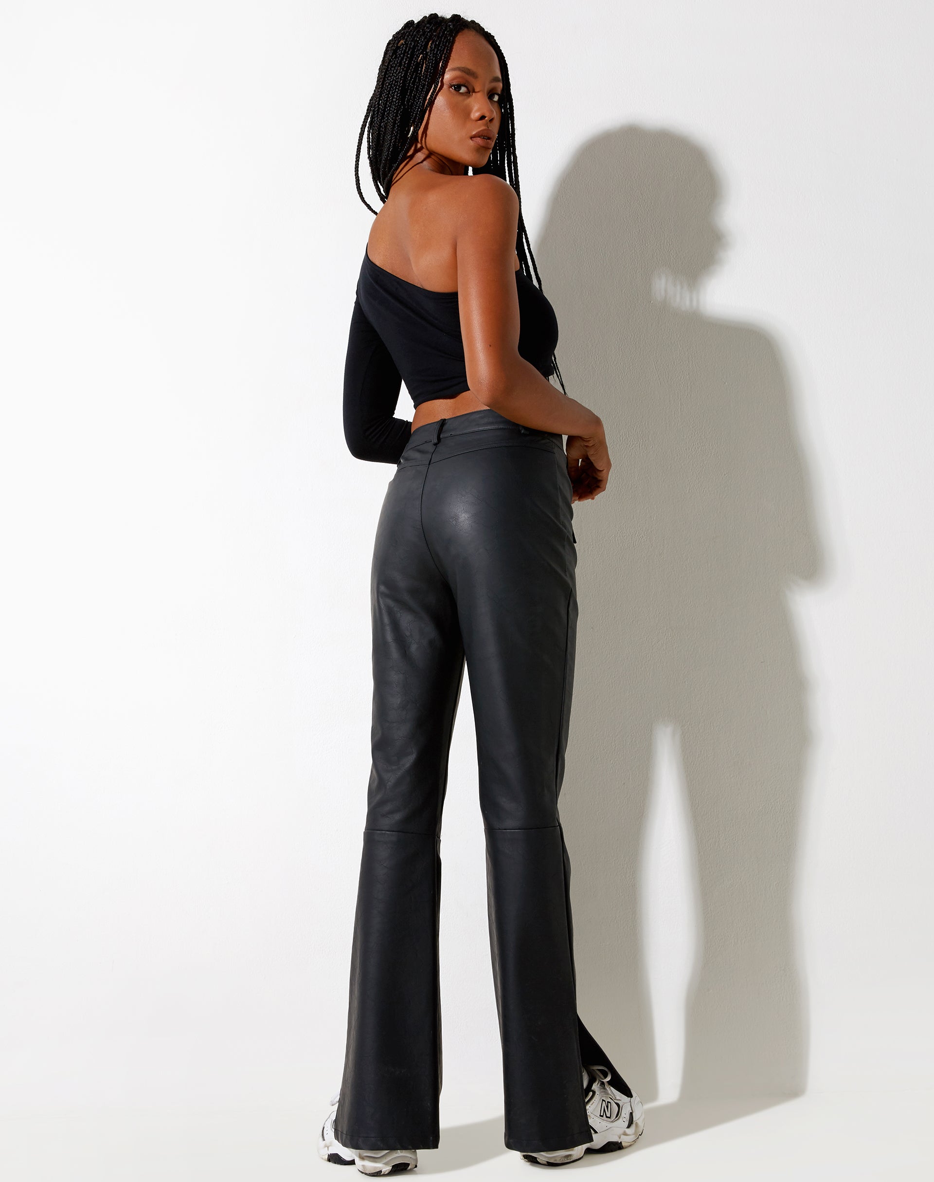 Bild von Zolen Flare Hose in Pu Matt Schwarz