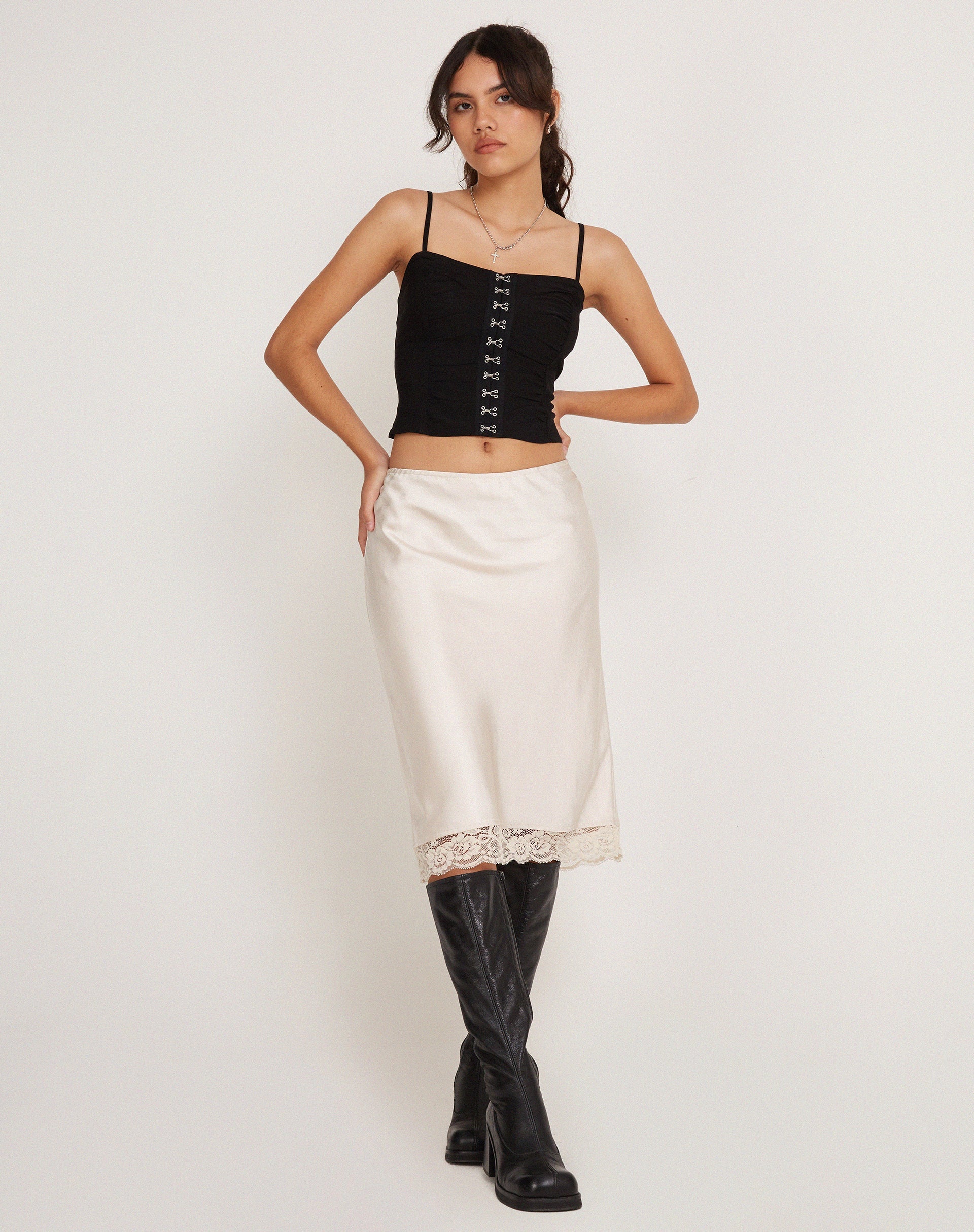 Resira Midirock aus Satin mit Perlen und Spitze in Elfenbein