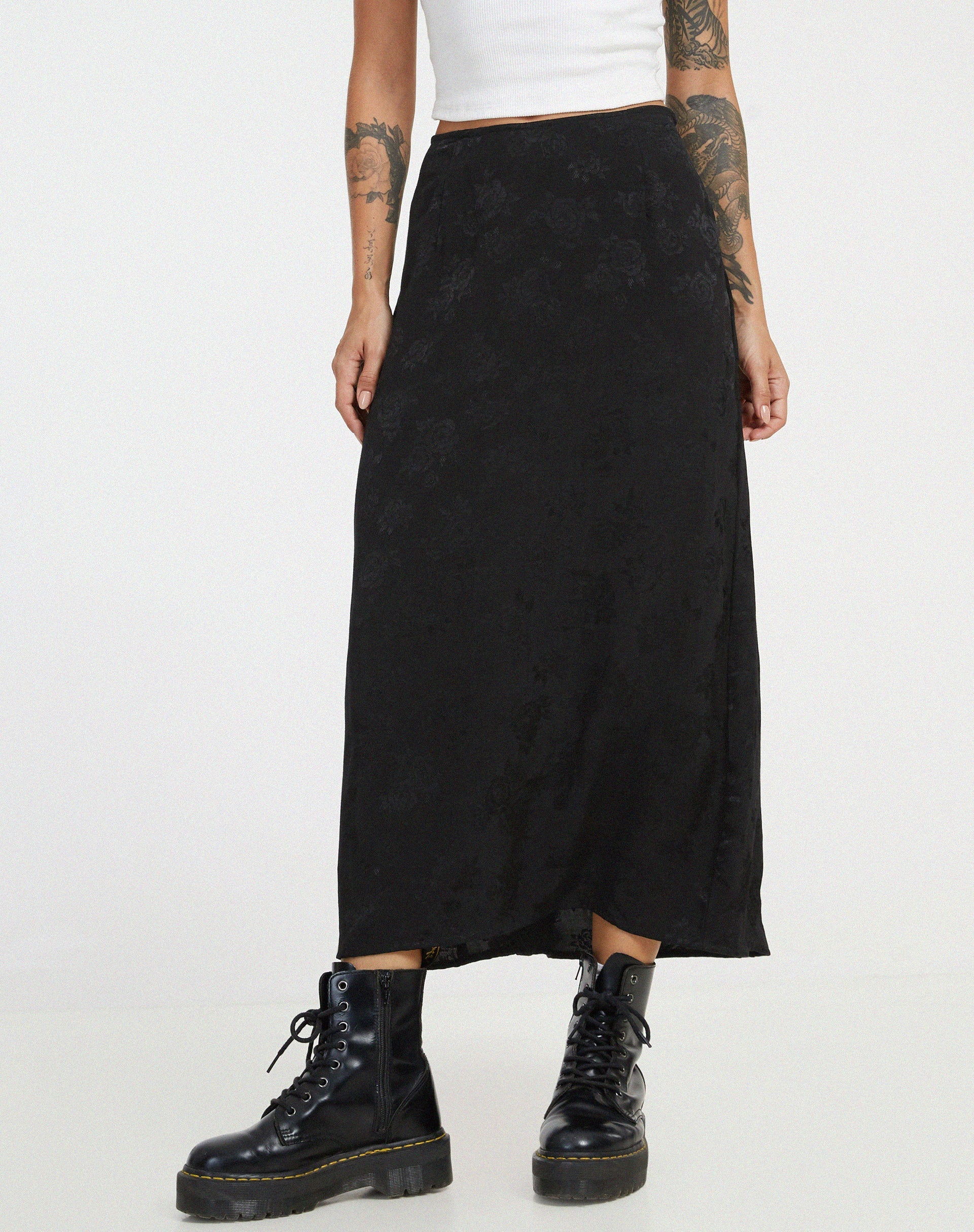 Bild von Rindu Midirock aus Satin Rose Schwarz