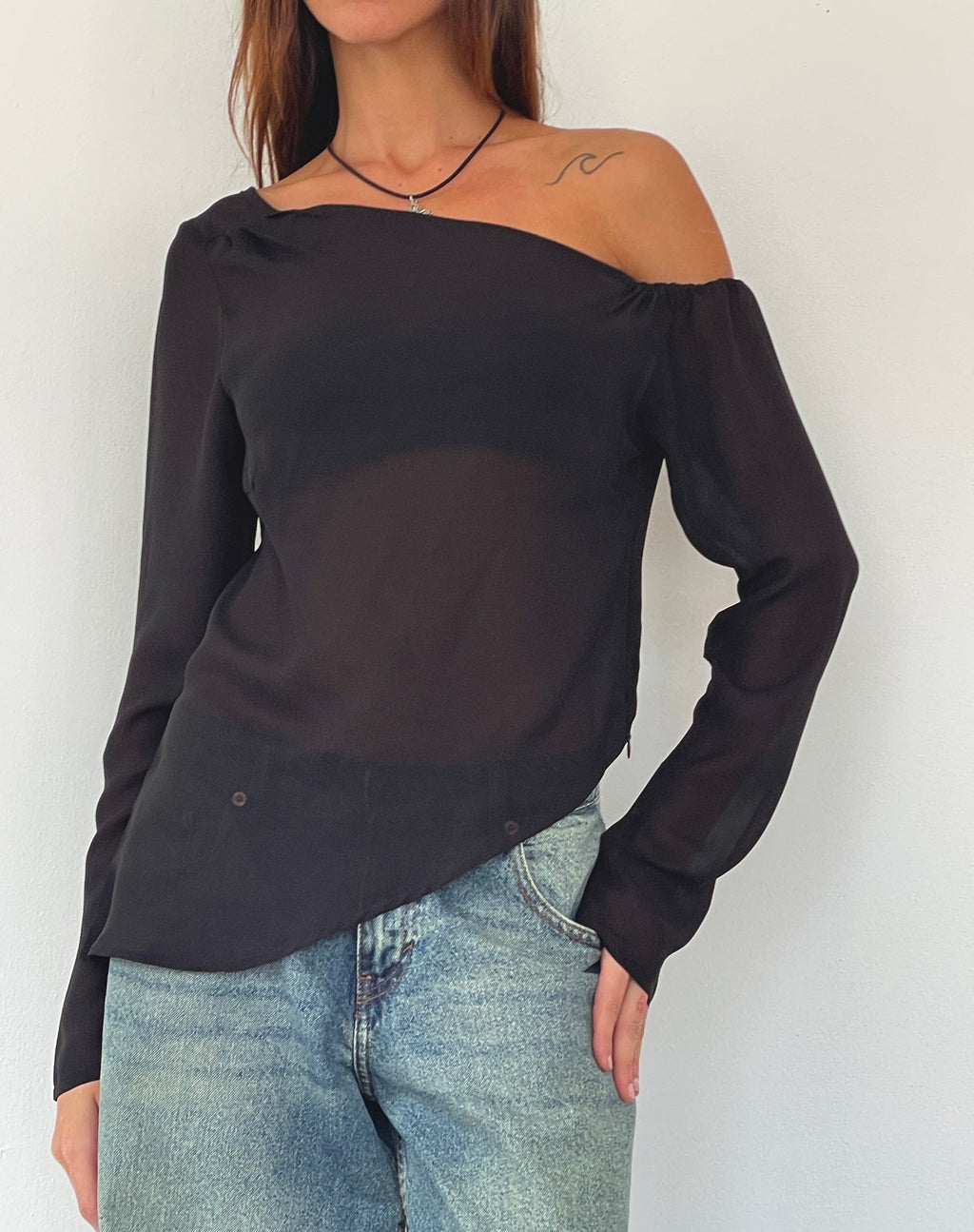 Riot Asymmetrisches Langarm-Top aus schwarzem Chiffon