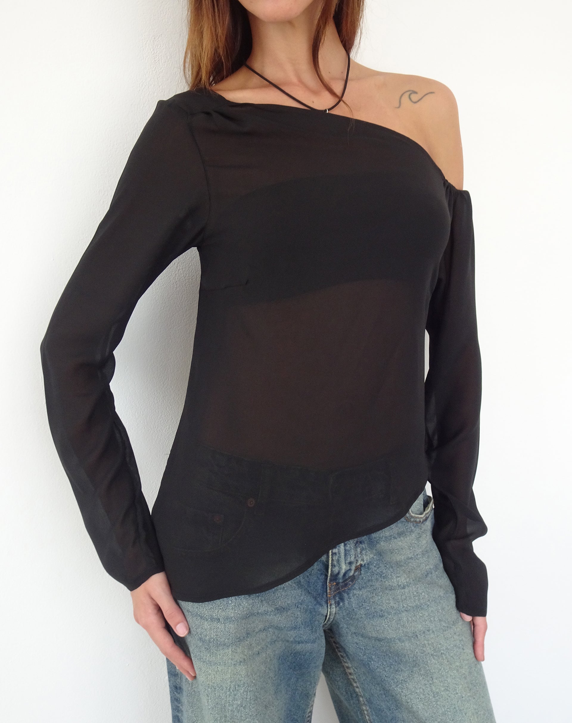 Image of Riot Asymmetrisches Langarm-Top aus schwarzem Chiffon