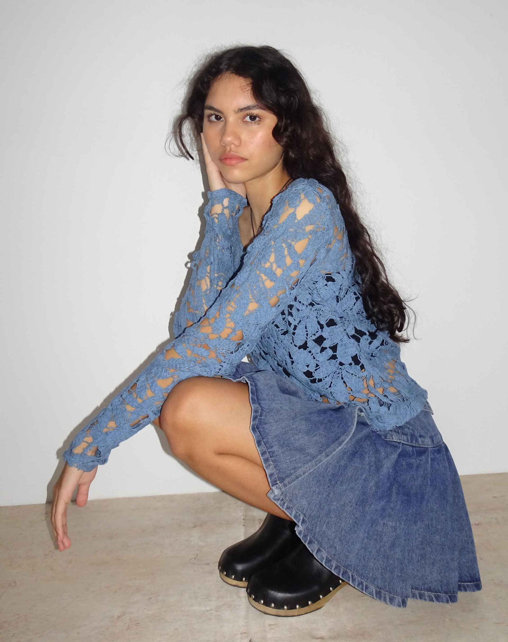 Ripu Floral gehäkeltes langärmeliges Top in Mitternachtsblau