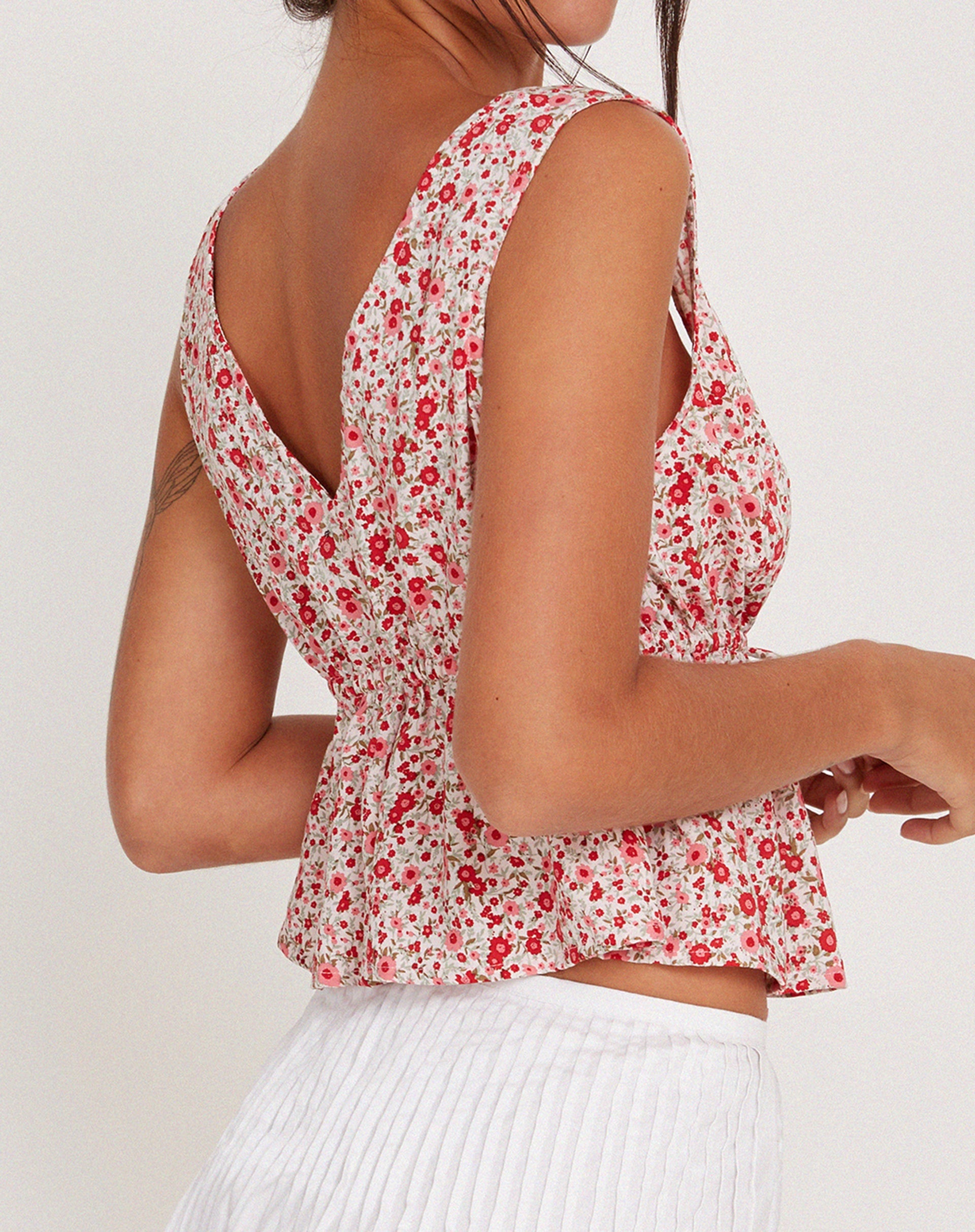 Bild von Rolia Tie Front Top in Ditsy Floral Blush Red