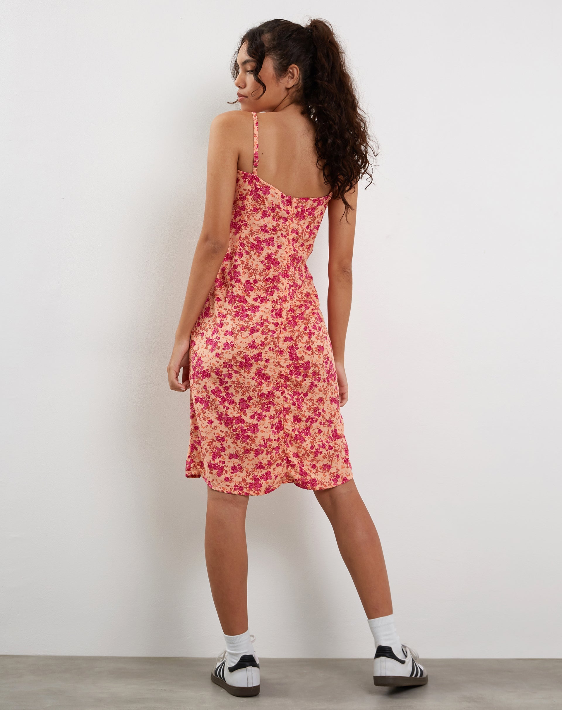Image of Ronsha Midikleid aus dunkler Wildblume Cantaloupe