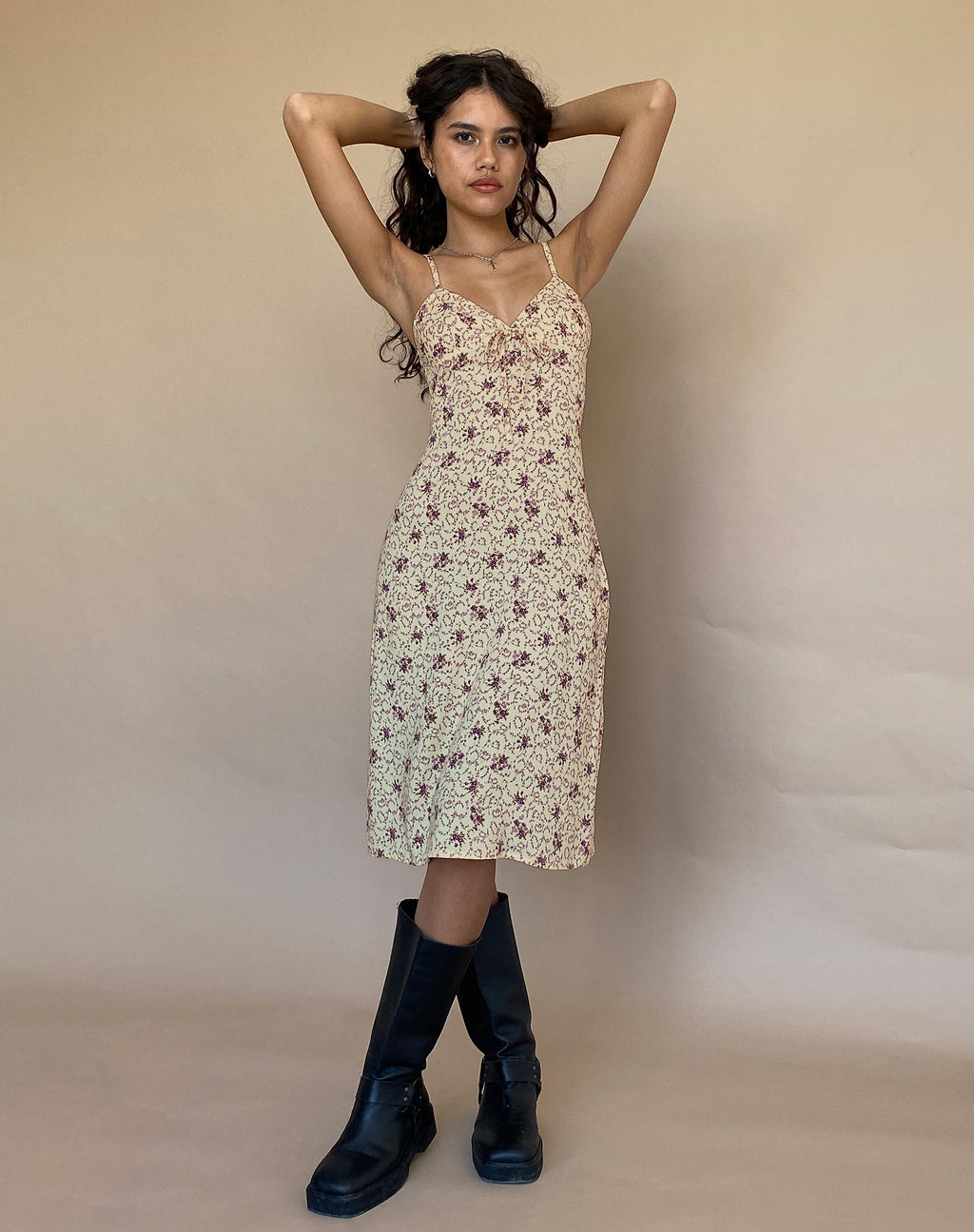 Ronsha Midikleid aus Blumenkette Creme