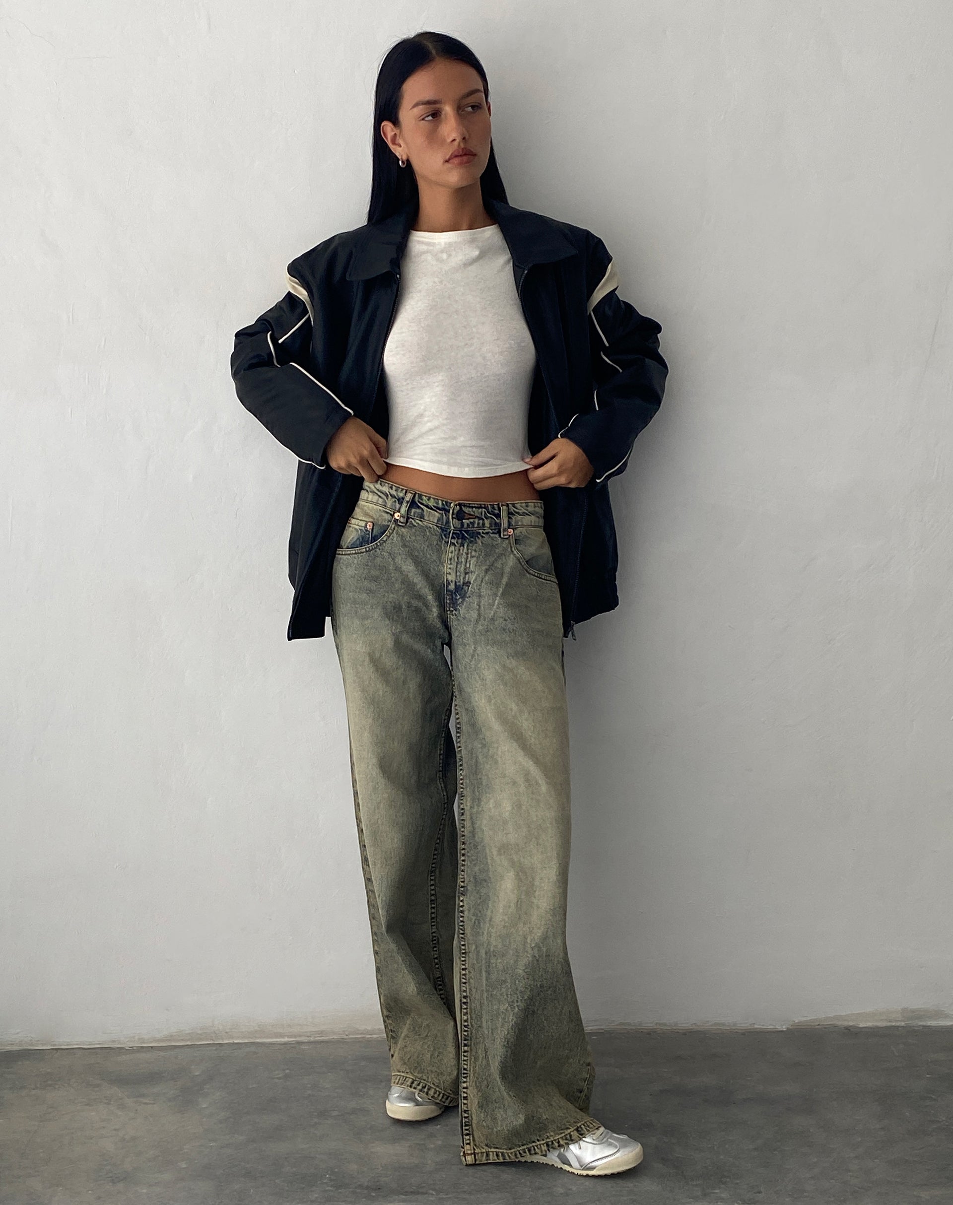 Bild von Roomy Extra Wide Low Rise Jeans in Sand Wash Blau