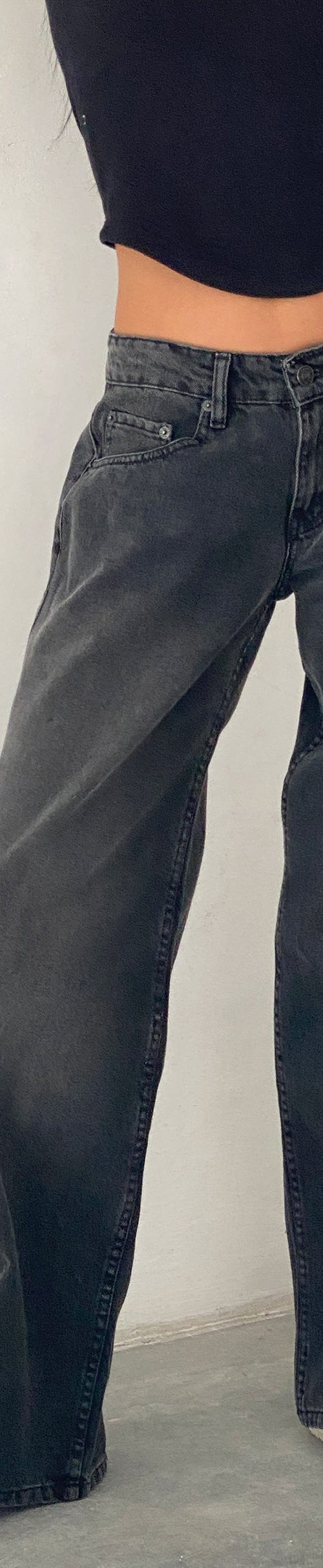Bild von Roomy Extra Wide Low Rise Jeans in Washed Black Grey