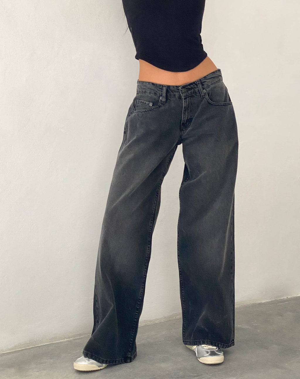 Geräumige, extra weite Low Rise Jeans aus gewaschenem Schwarz Grau