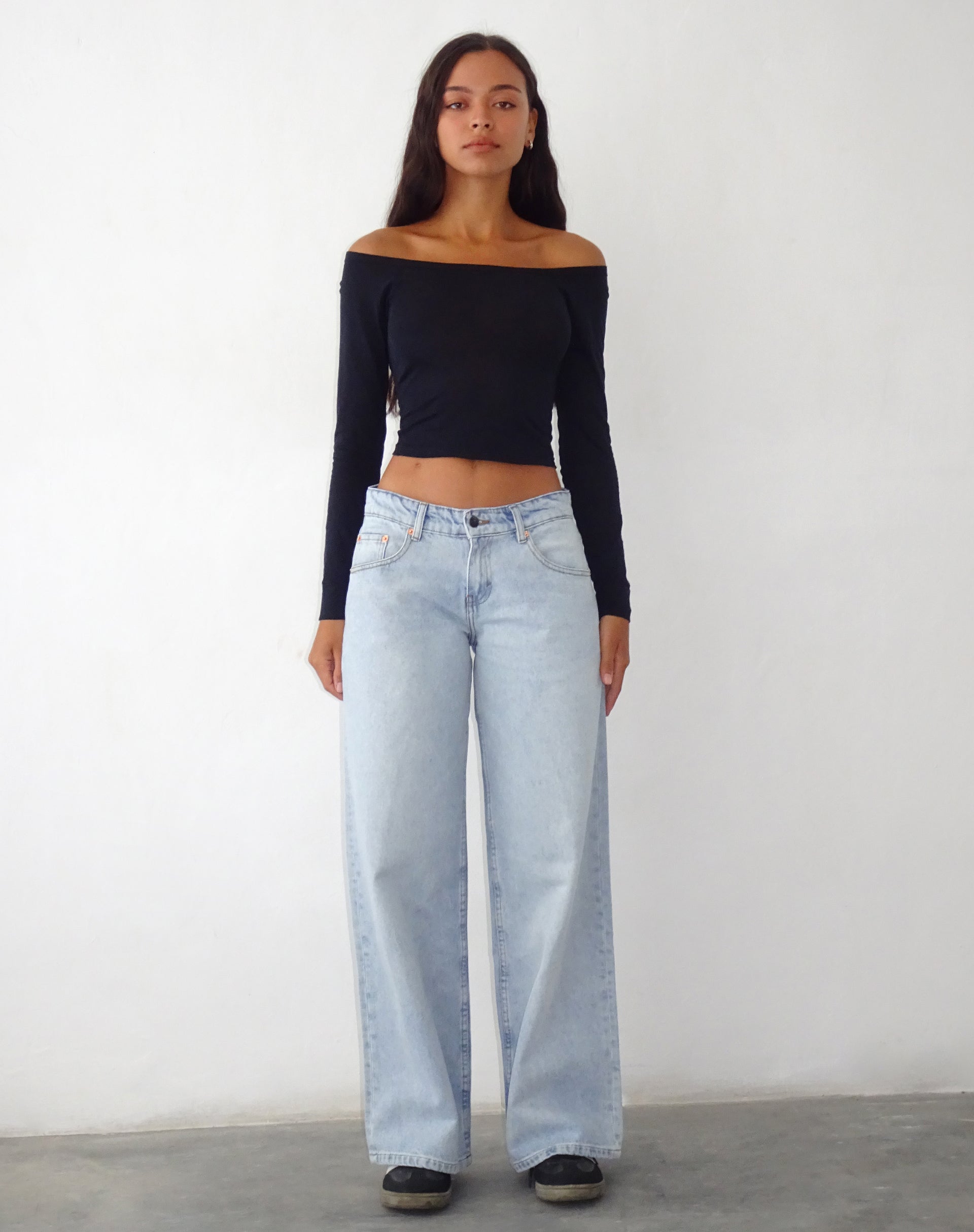 Bild von Roomy Extra Wide Low Rise Jeans in extrem hellblauer Waschung