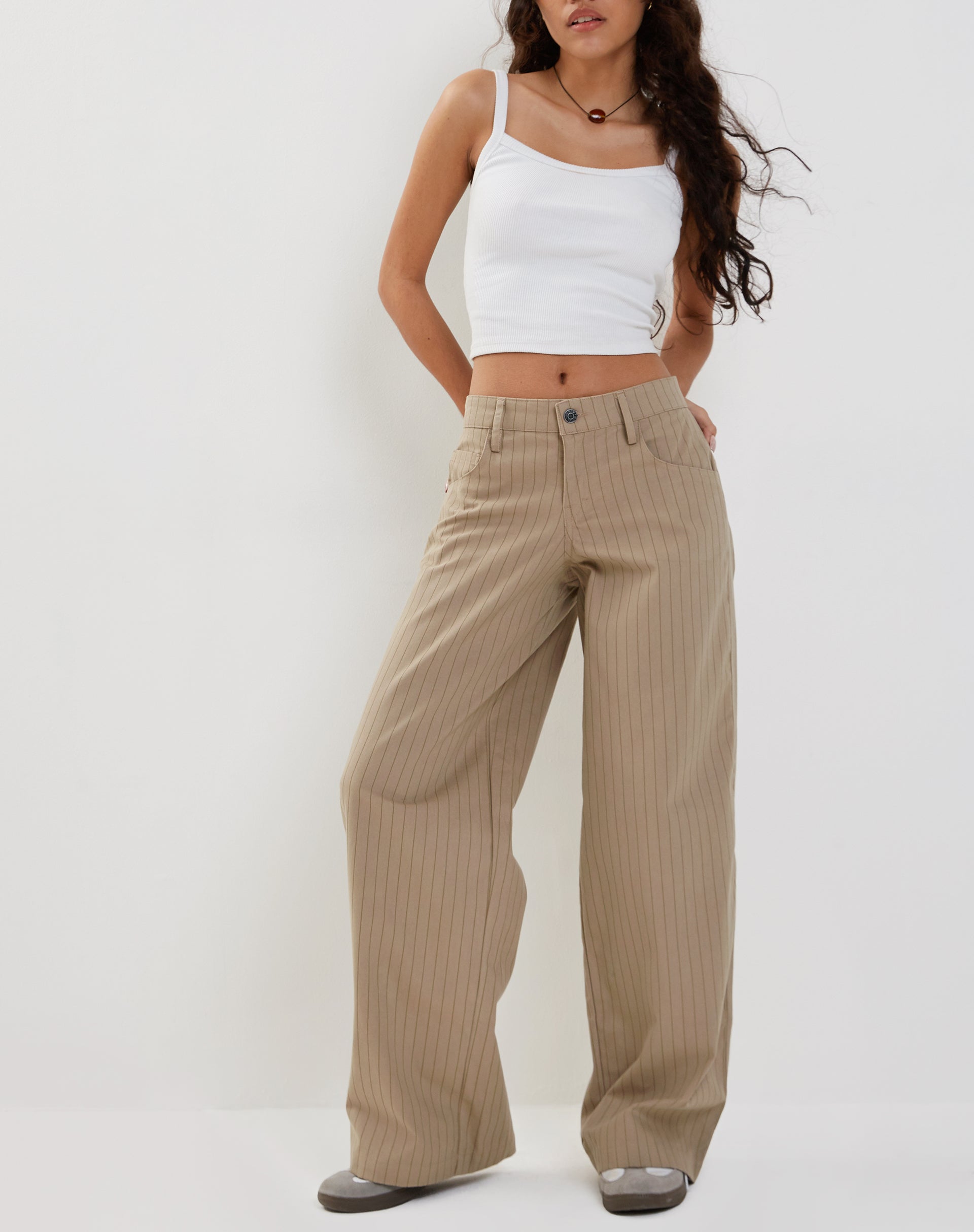 Bild der geräumigen Low Rise Extra Wide Hose in Pinstripe Stone
