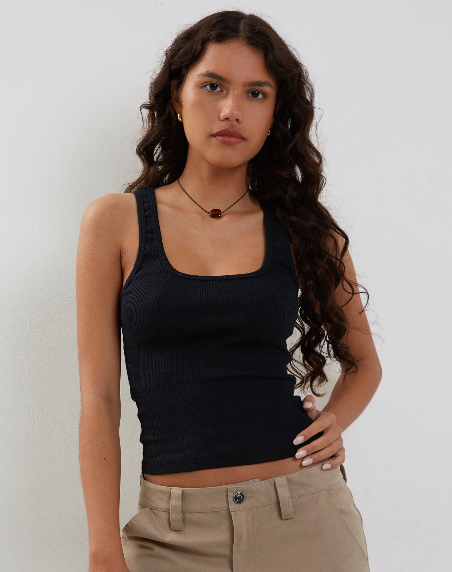 Image of Roxe Gerippte Weste Top in Schwarz