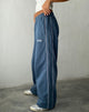 Benton Wide Leg Jogger in Blau mit 'M'-Stickerei