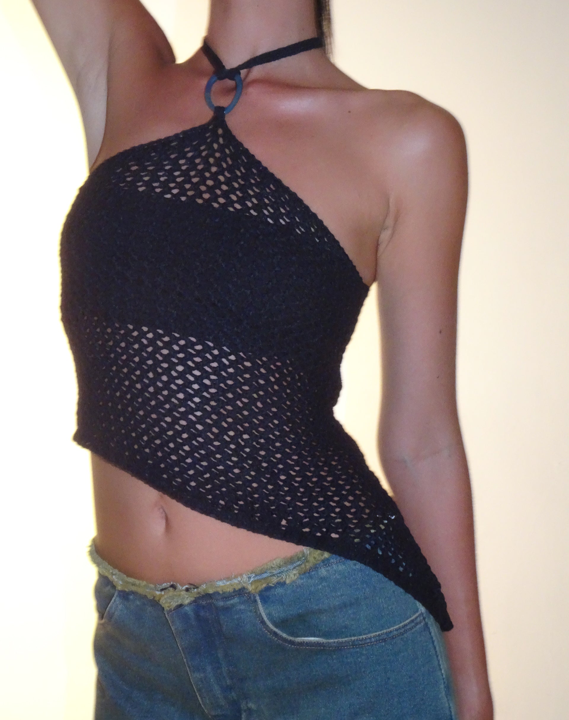 Image of Royani Neckholder-Top aus schwarzem Strick