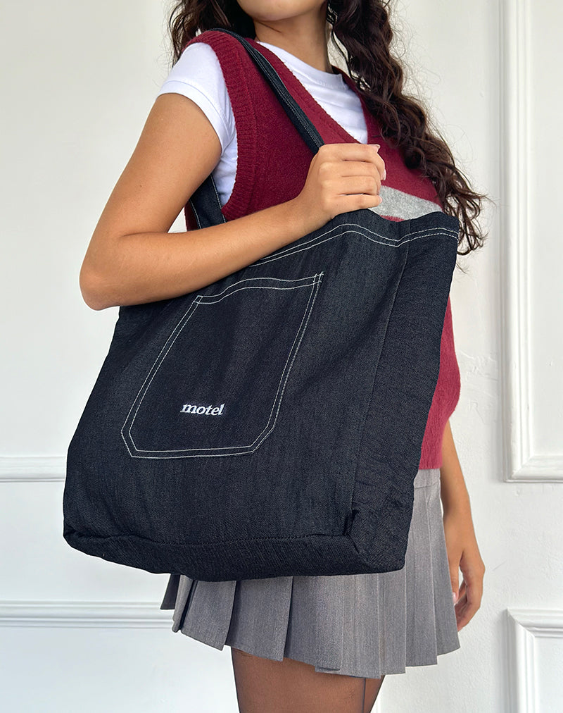 Ruka Tote Bag in Denim Indigo mit weißer Motel-Stickerei