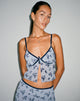 Abbildung des Rumako Crop Tops in Hellblau Schwarz Botaniker Beflockung