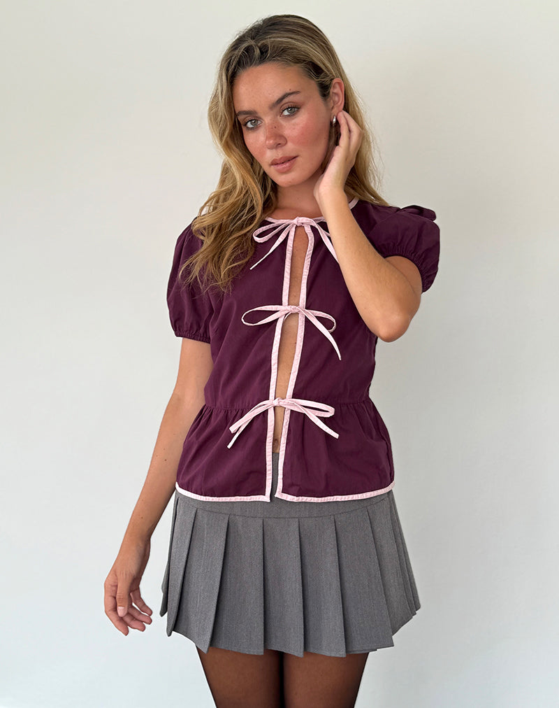 Ryota Krawattenbluse in Oxblood mit rosa Bindebändern