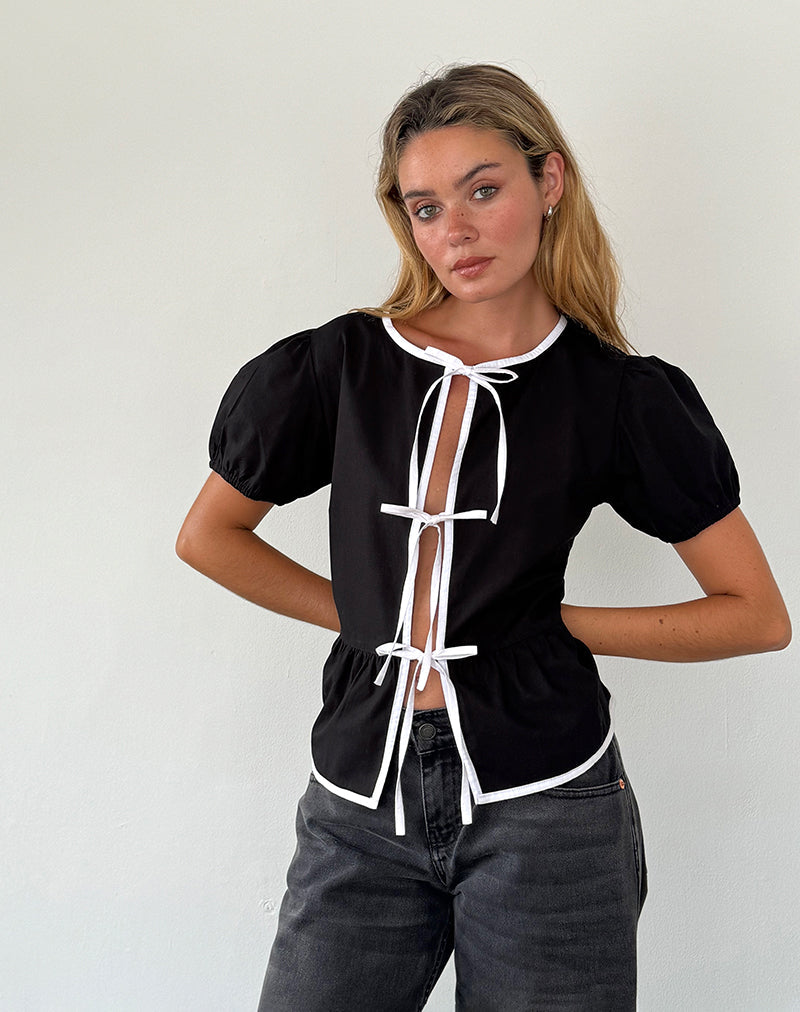 Image of Ryota Tie Front Bluse in Schwarz mit weißer Bindung